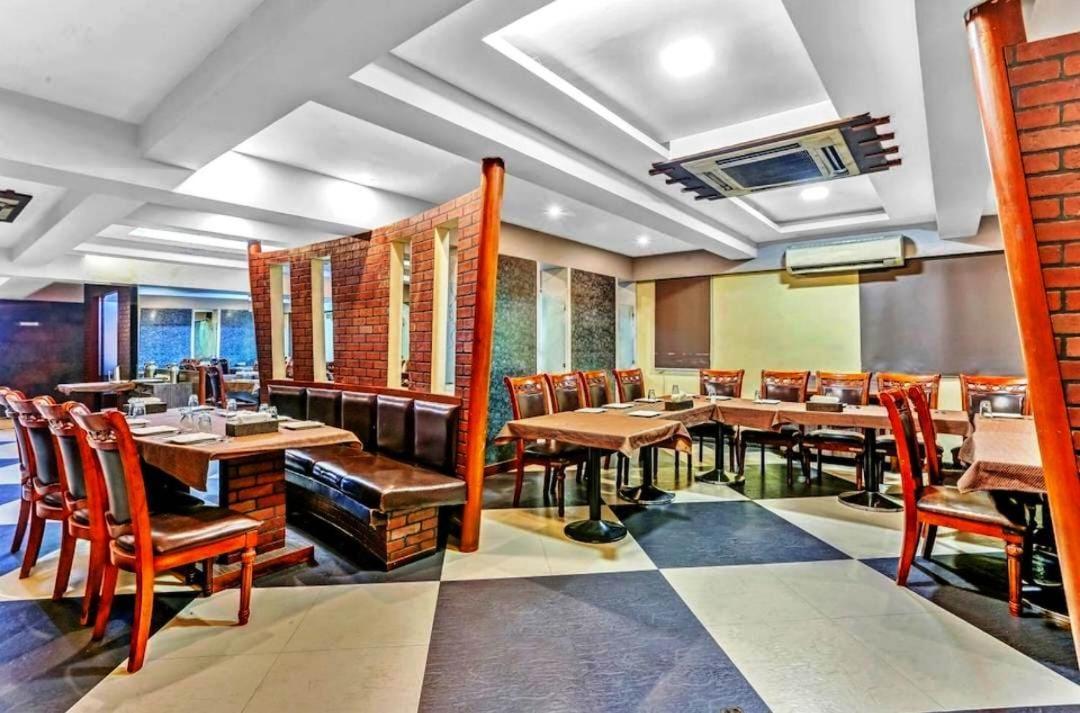 Praveen 3* Mumbai