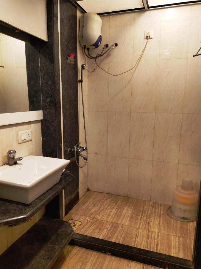 Praveen 3* Mumbai