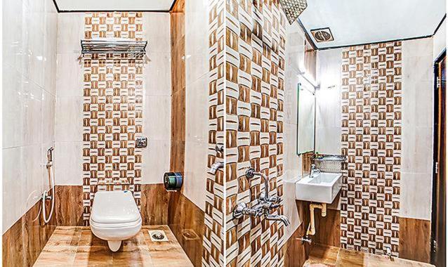 Adore Palace Lodge *