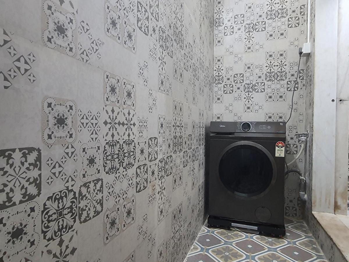 Osi Lilavati Bandra