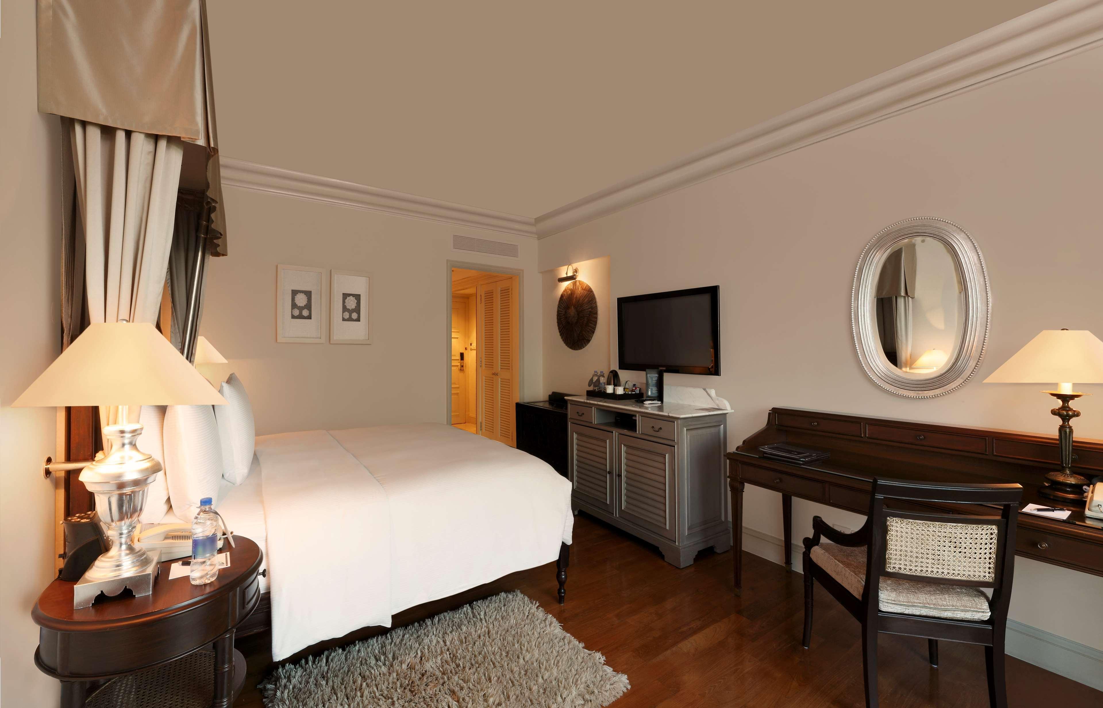 Hilton International Airport 5*