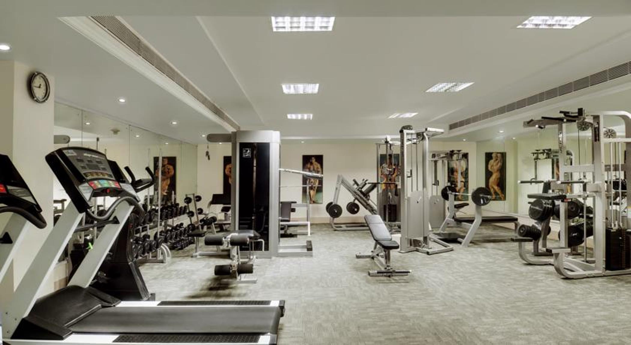 Kohinoor Continental, Airport 4*