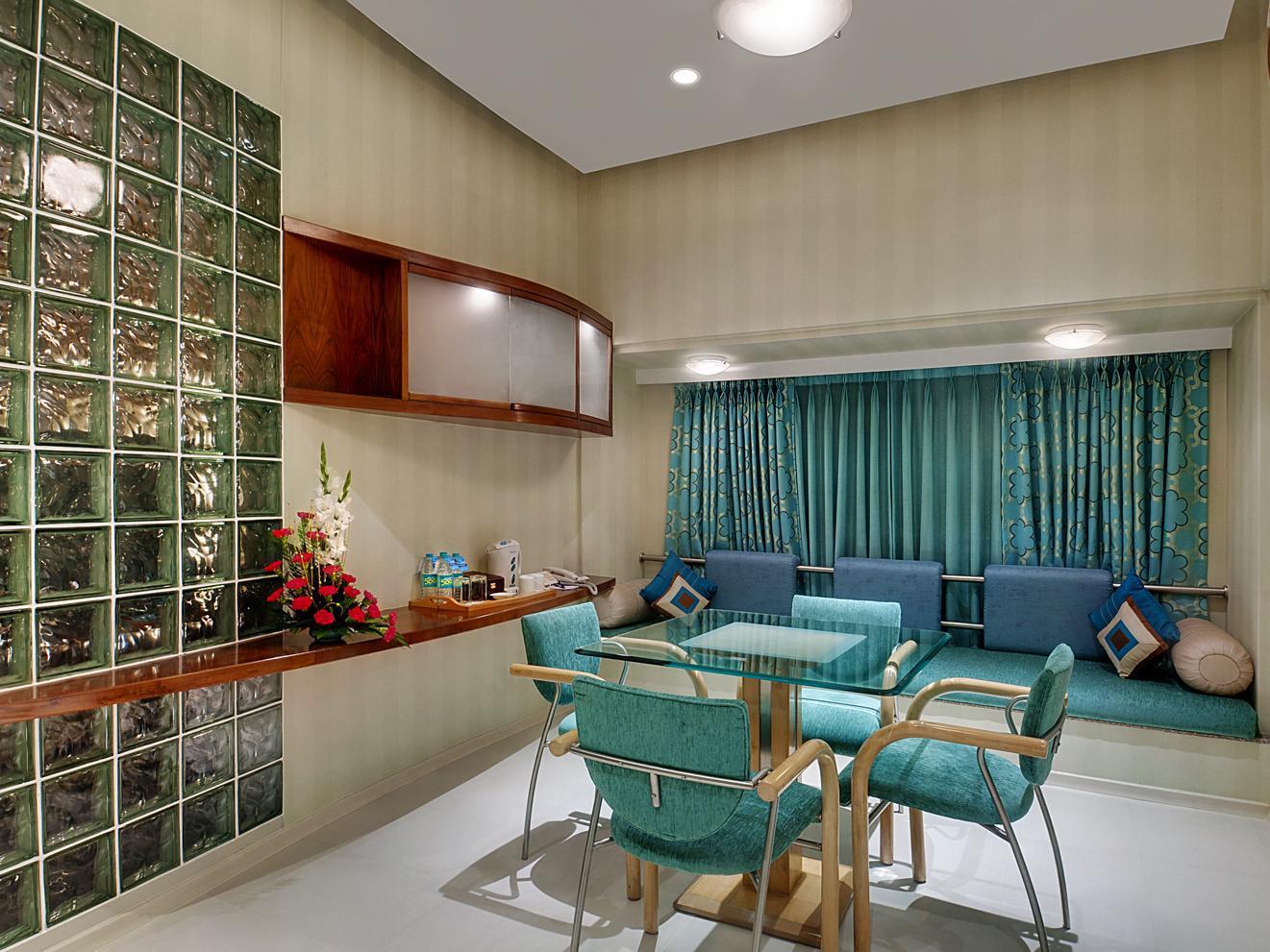 Kohinoor Continental, Airport Hotel 4*