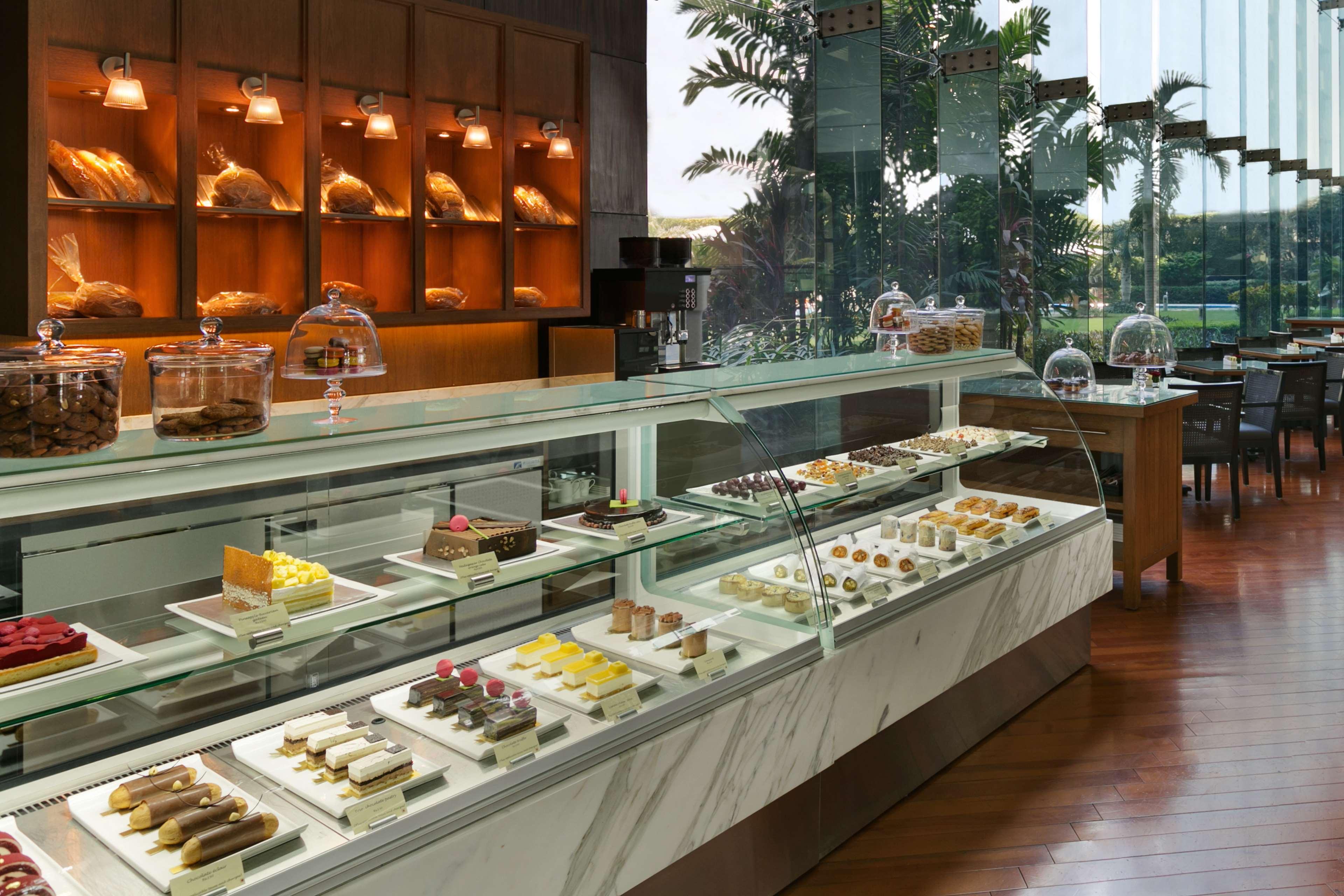 Hotel Hyatt Regency International Airport 5*