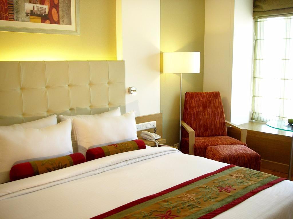 Radisson Goregaon 4*