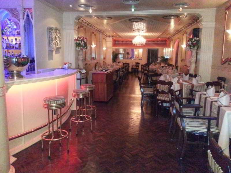 The Ambassador, Marine Drive, Bombaim