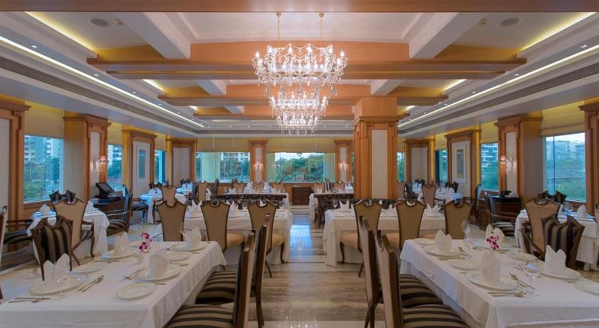 Royal Tulip Navi Hotel 5*