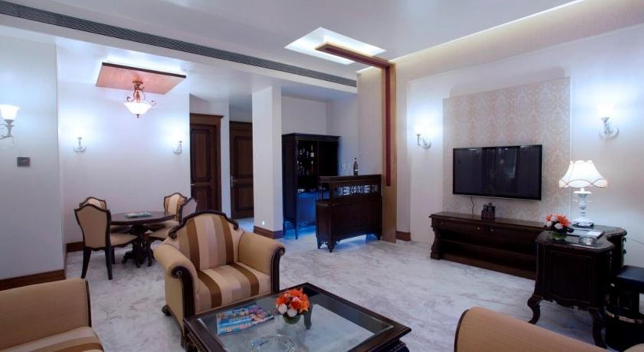 Royal Tulip Navi Hotel