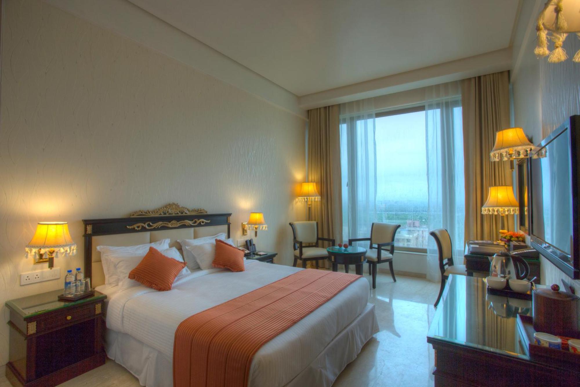 Royal Tulip Navi Hotel 5*