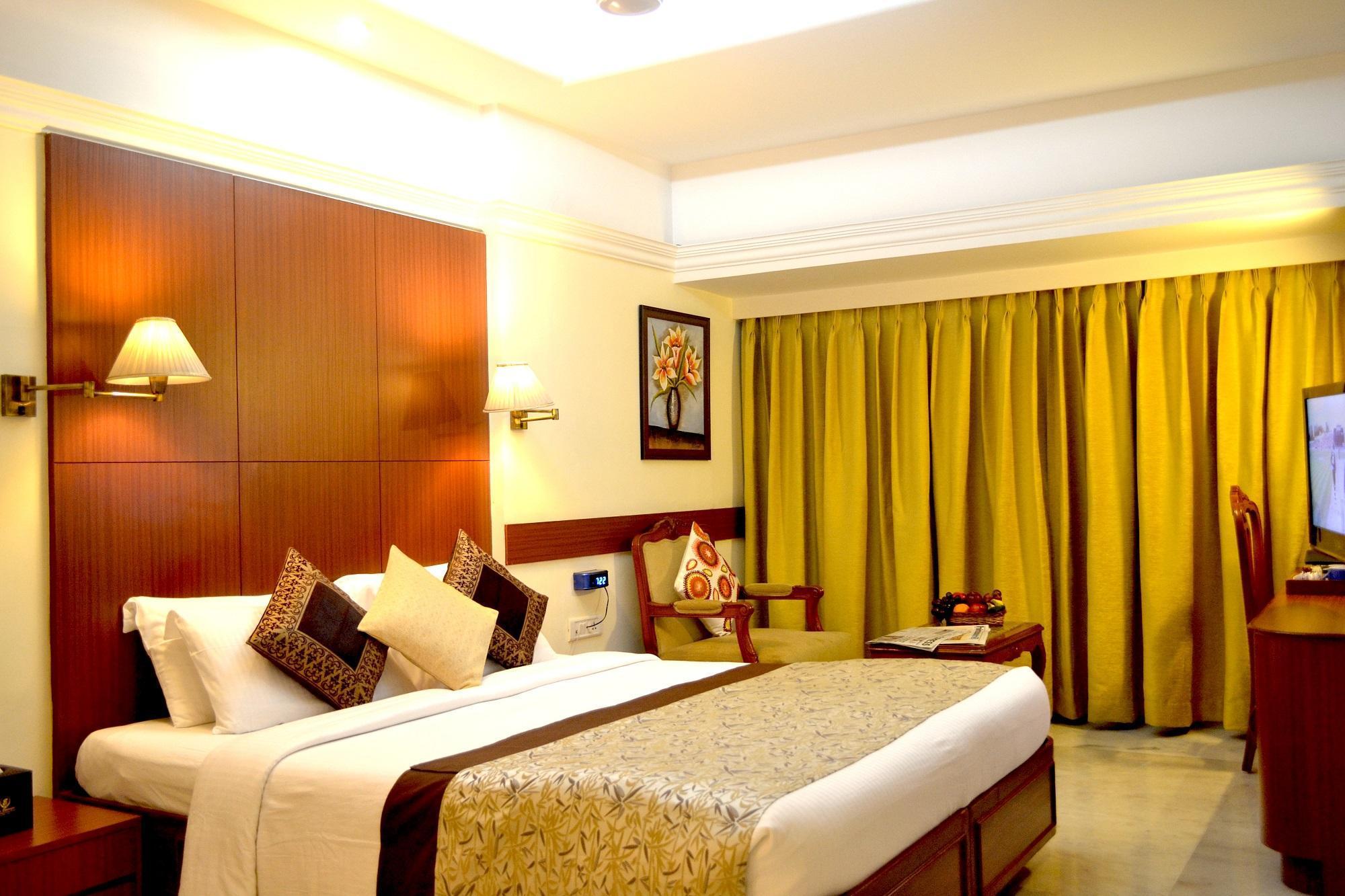 Hotel Club Emerald Mumbai