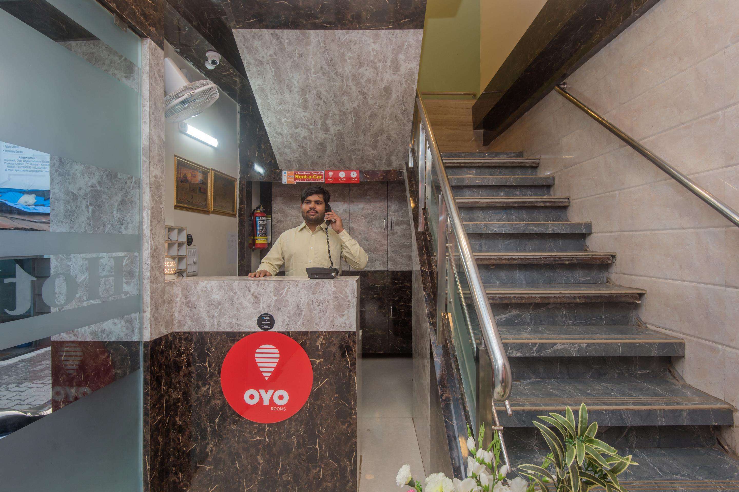 Hotel Oyo 8678 Golden Nest Mumbai
