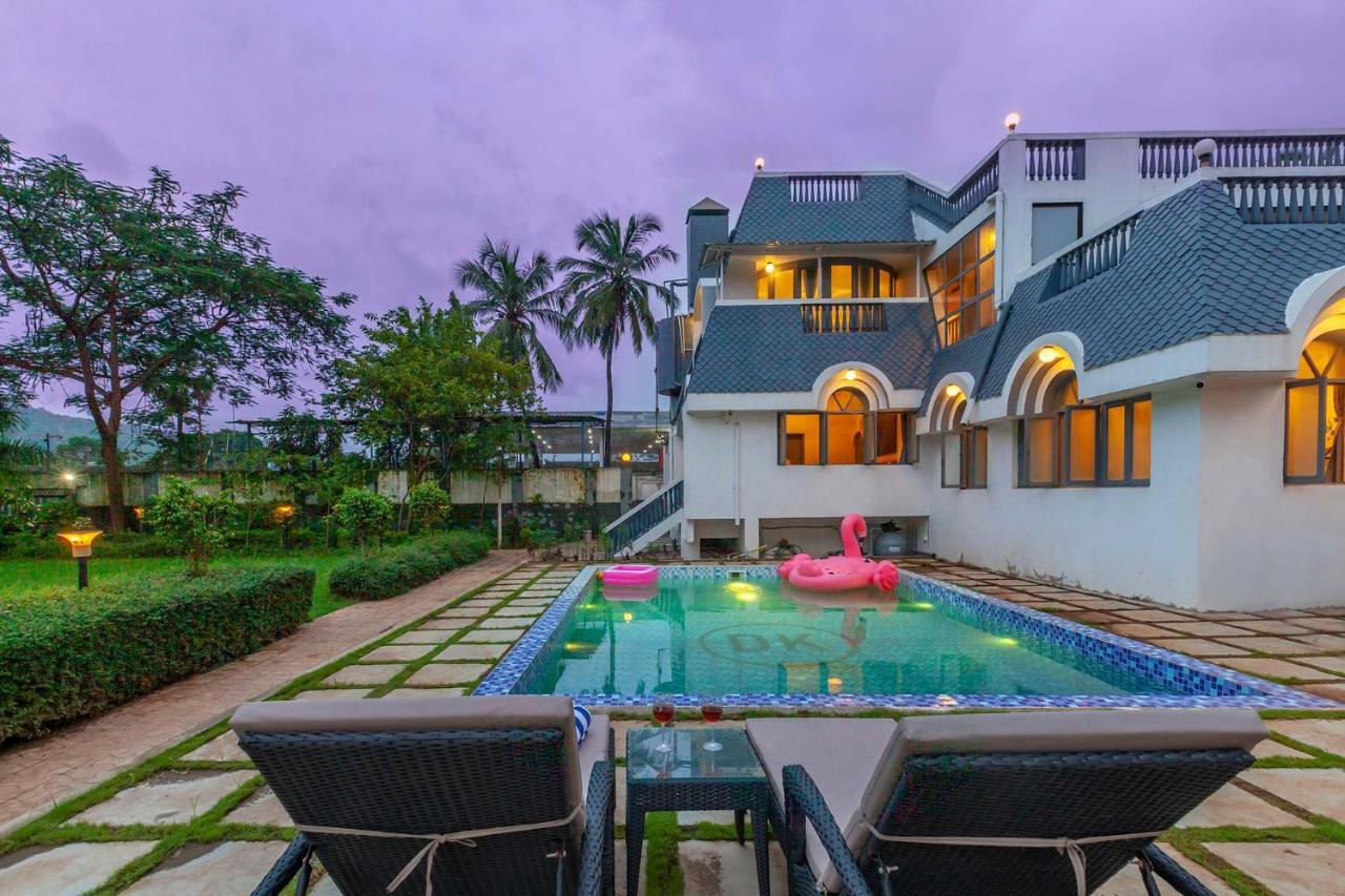 Grey Mosaics By Stayvista - Mountain-view In Vasai With Pool, Spacious Lawn & Terrace Pousada Bombaim