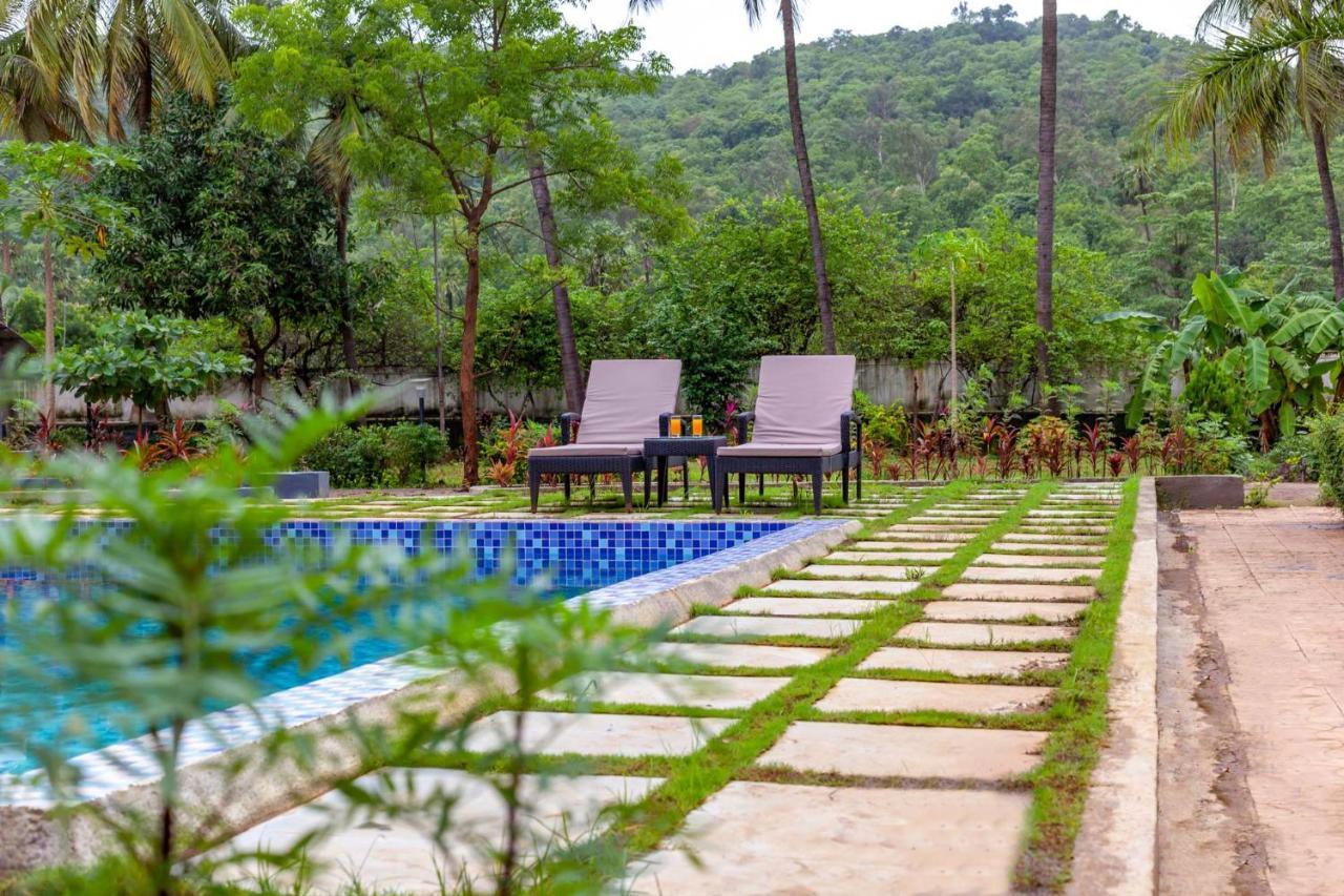 Pousada Grey Mosaics By Stayvista - Mountain-view In Vasai With Pool, Spacious Lawn & Terrace Bombaim