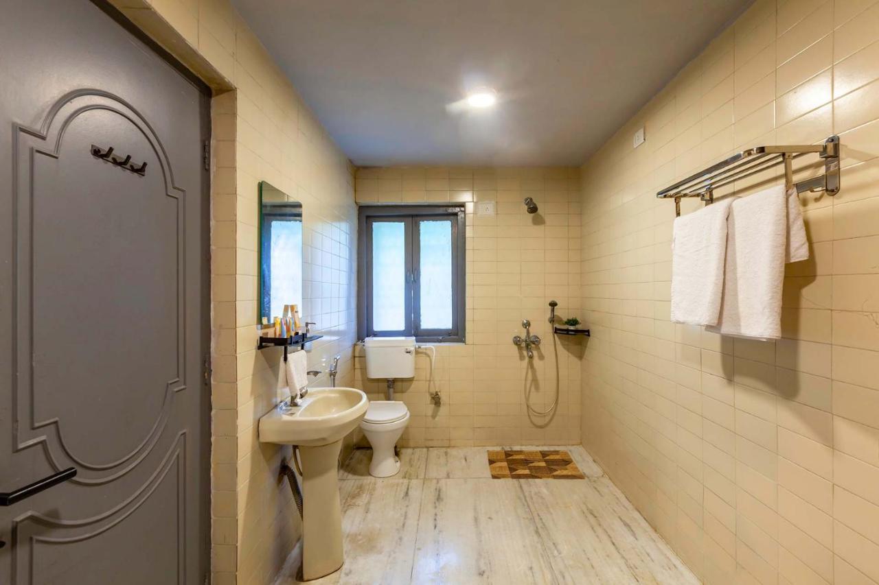 Grey Mosaics By Stayvista - Mountain-view In Vasai With Pool, Spacious Lawn & Terrace Pousada Bombaim