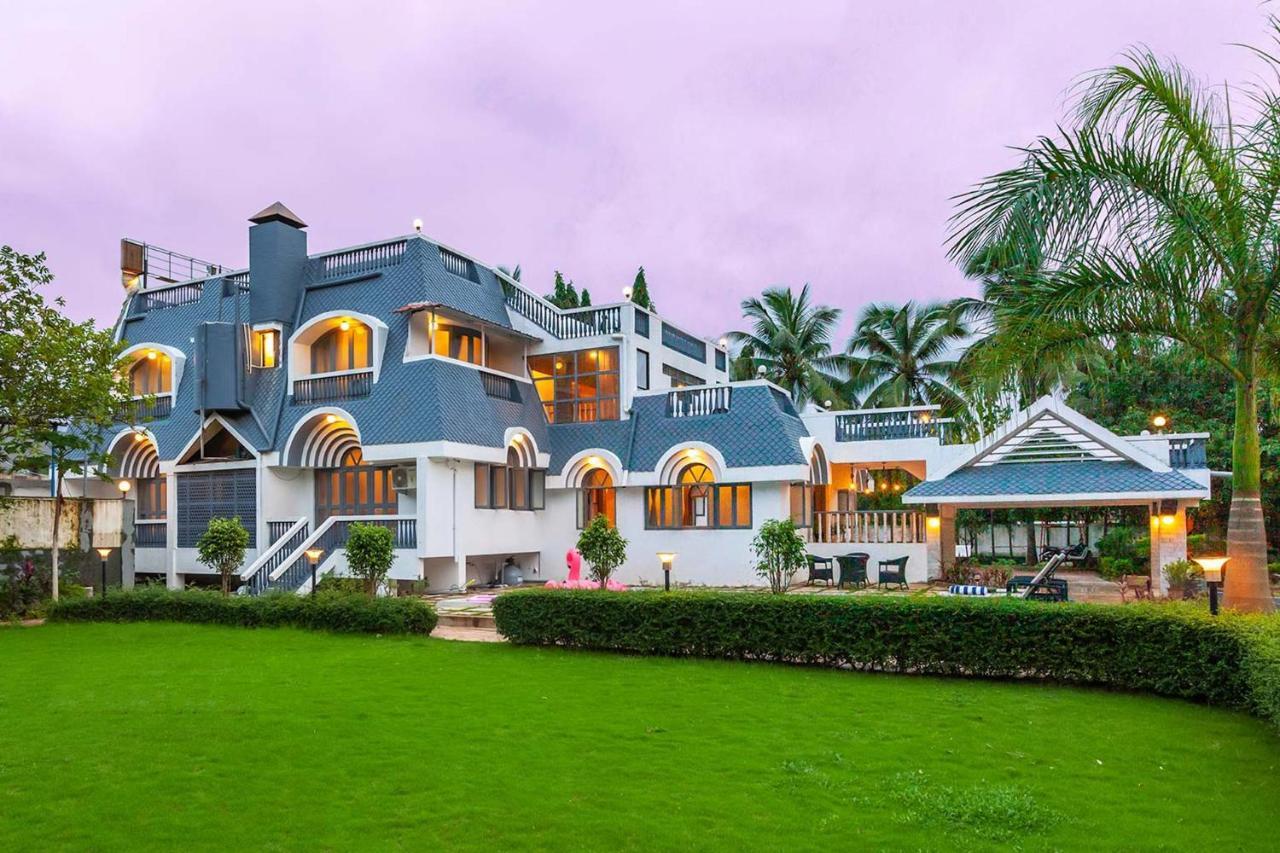 Grey Mosaics By Stayvista - Mountain-view In Vasai With Pool, Spacious Lawn & Terrace Pousada Bombaim