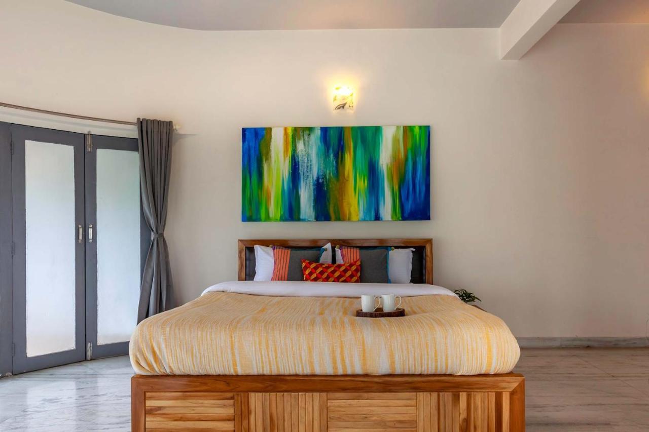 Pousada Grey Mosaics By Stayvista - Mountain-view In Vasai With Pool, Spacious Lawn & Terrace *
