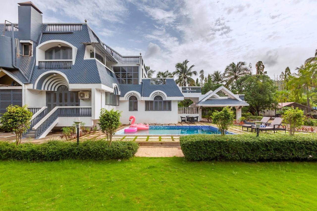 Grey Mosaics By Stayvista - Mountain-view In Vasai With Pool, Spacious Lawn & Terrace Pousada Bombaim