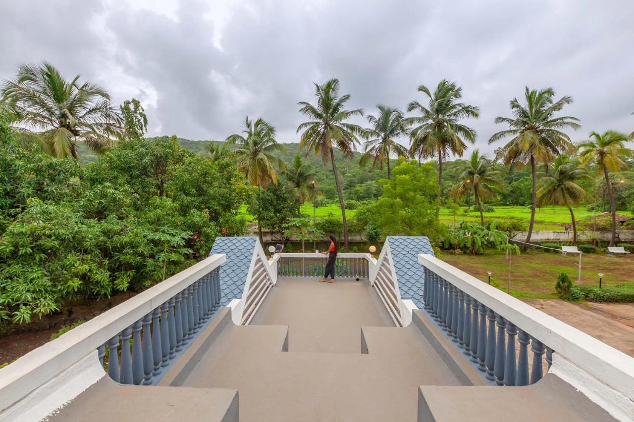 Grey Mosaics By Stayvista - Mountain-view In Vasai With Pool, Spacious Lawn & Terrace Bombaim
