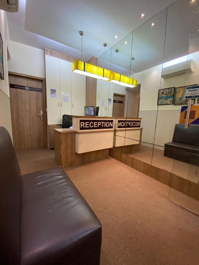 Airport Prime -near International Airport Andheri East 3* Bombaim