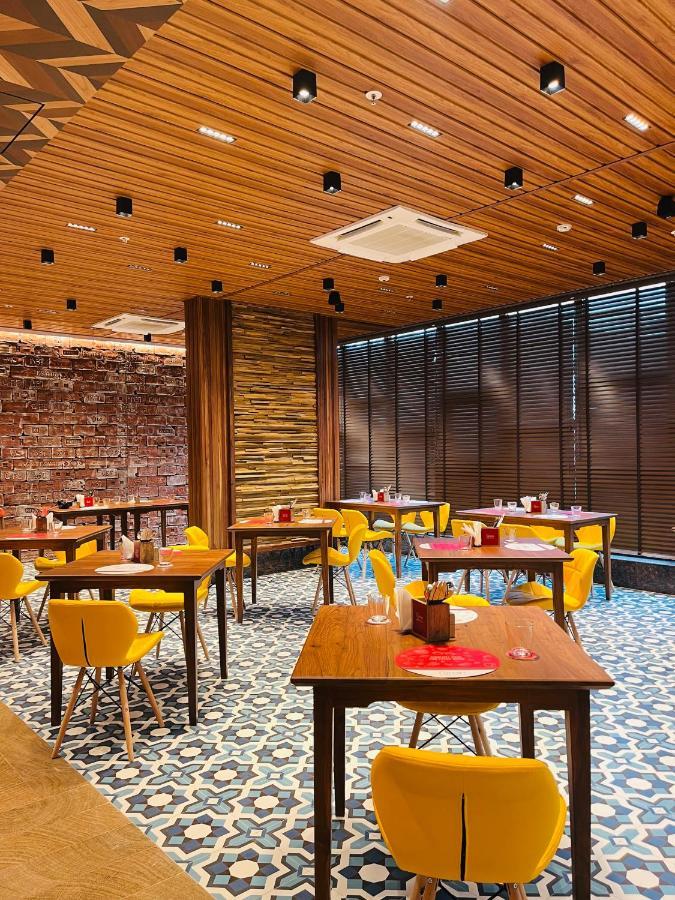 Ginger Mumbai, Goregaon Hotel 4*