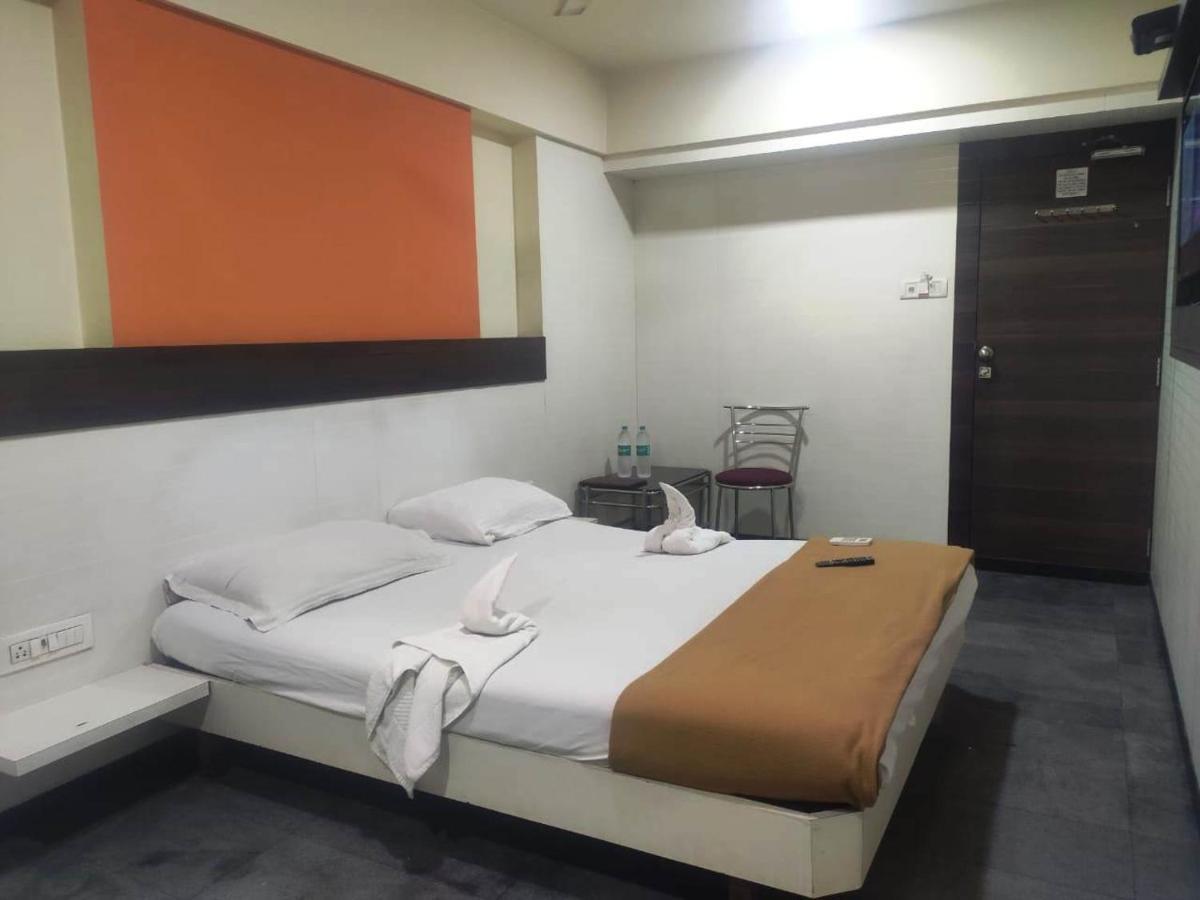 Mantra Lodging & Boarding