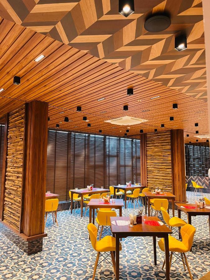 Hotel Ginger Mumbai, Goregaon 4*