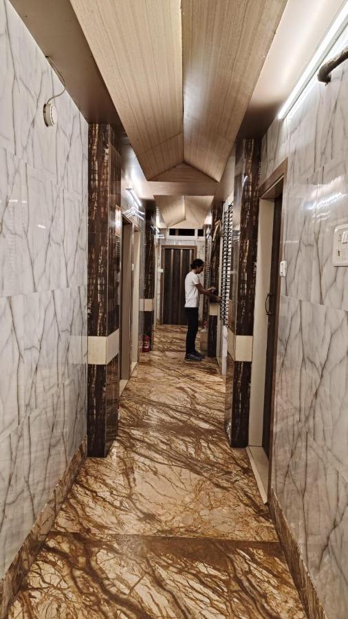 Oliver Mumbai