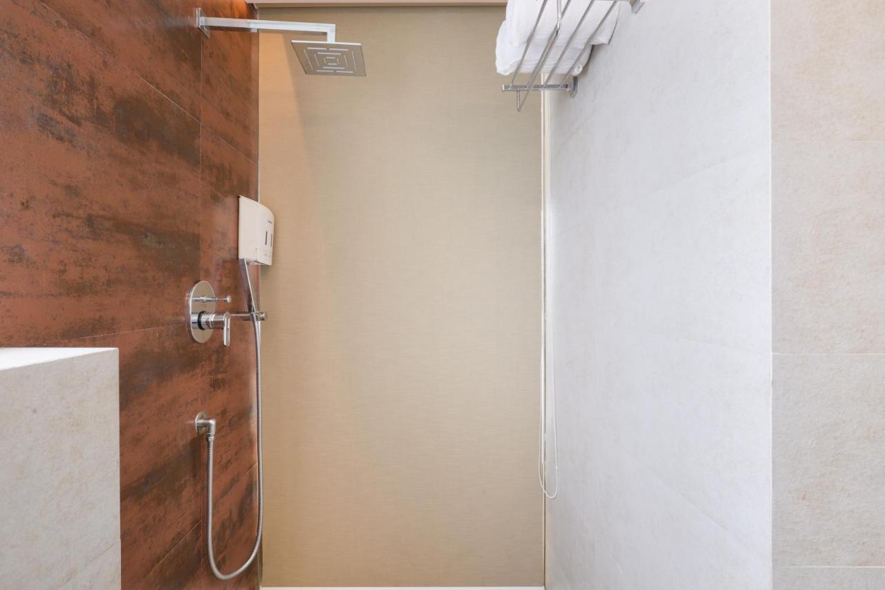 Lemon Tree Hotel, Kalina Bkc, Hotel