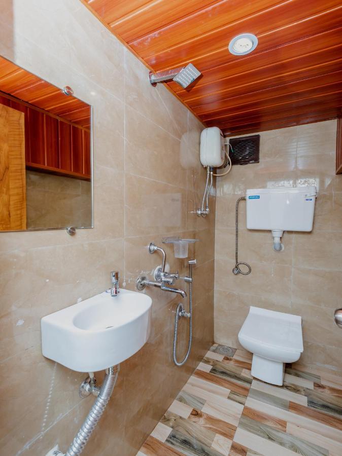 Hotel Kgn Near Cst Railway Station And Haj House Near Crawford Market *
