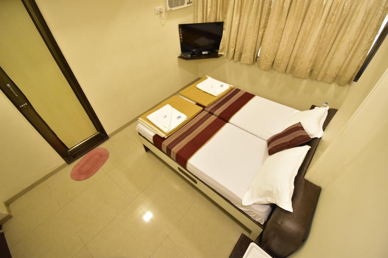 Kalpana Palace, Hotel
