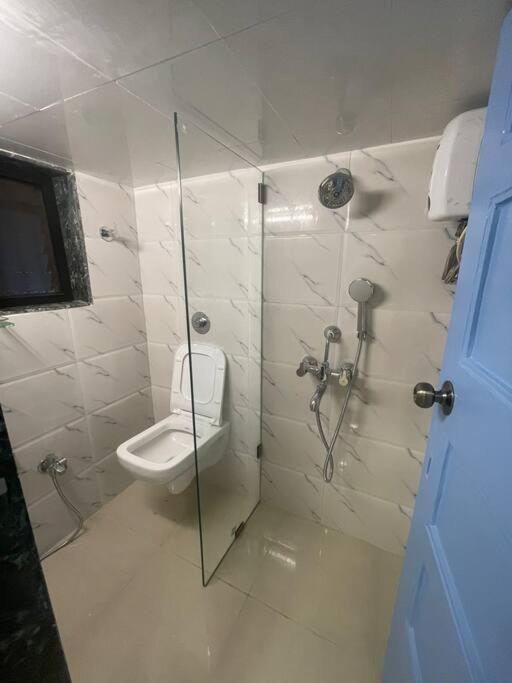 Basti 1, Khar West, Near Carter Road *