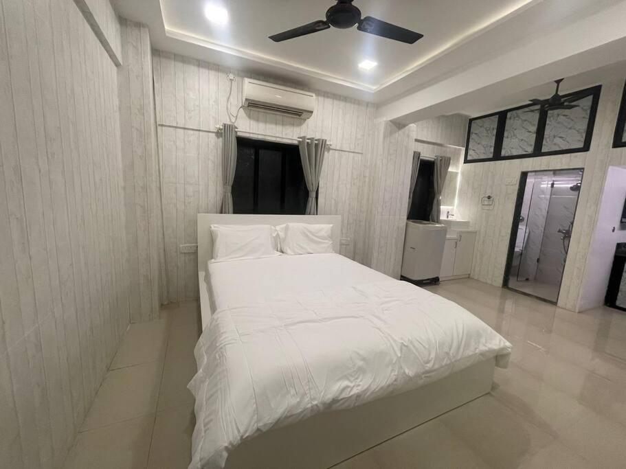 Apartment Basti 1, Khar West, Near Carter Road