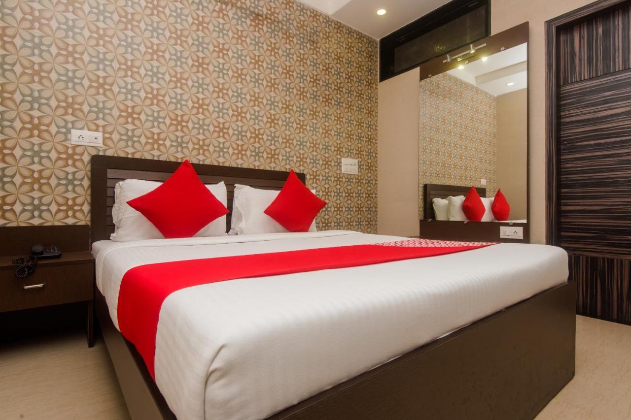 Oyo 6371 Abrol Hotel Bombaim