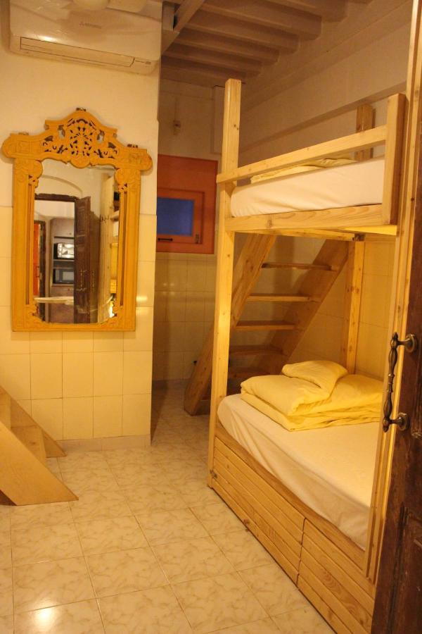 Gosolo Bandra Hostel
