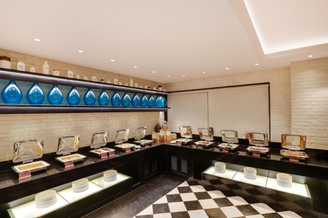 Hotel Lemon Tree Premier, International Airport