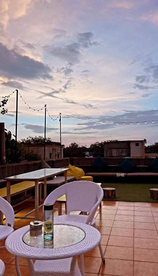 Locomo Og - Work Eat Hostel Mumbai