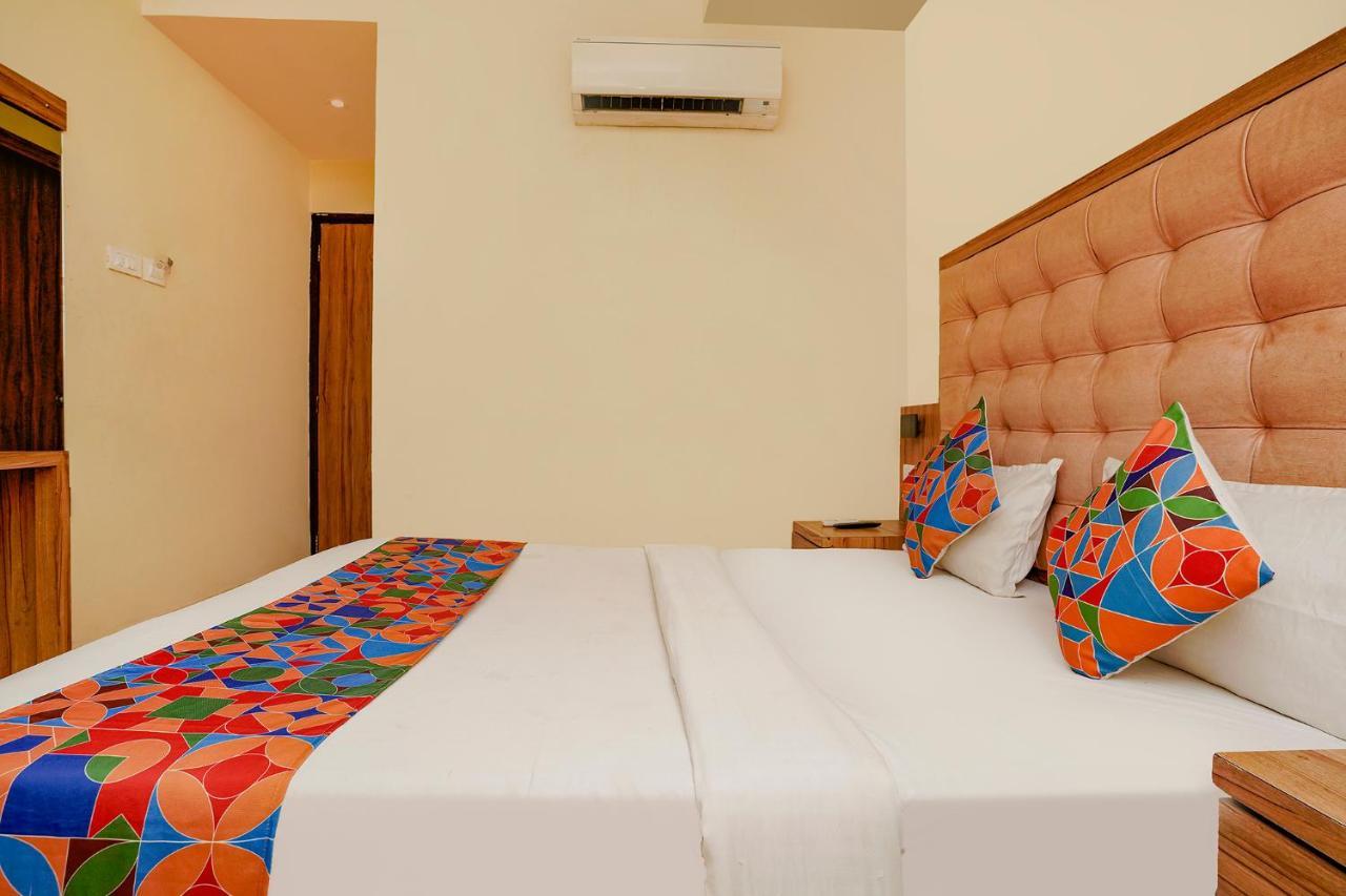 Hotel Fabexpress Emerald 3*