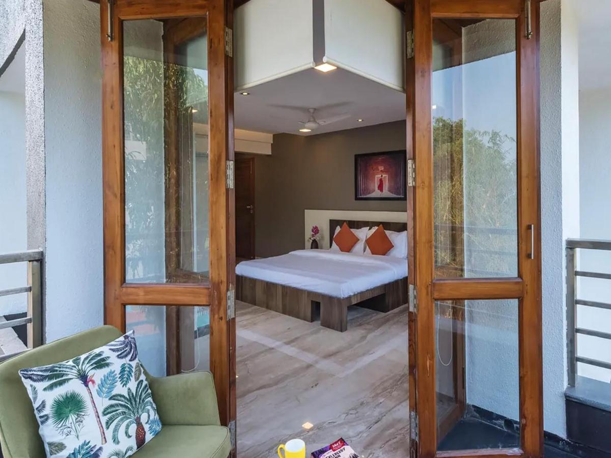 Holiday home Oceanfront 4 Bed Private Pool Gorai Near Mumbai