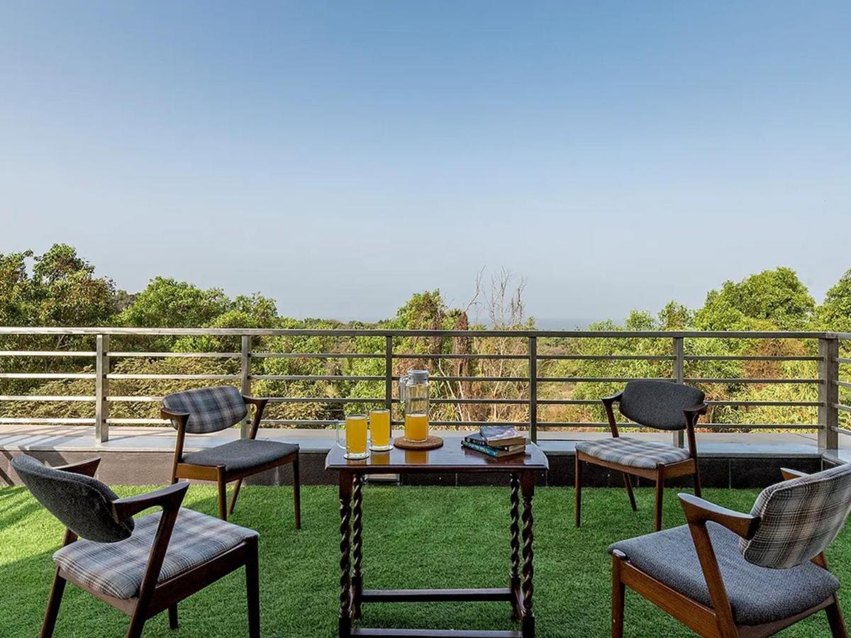 Oceanfront 4 Bed Private Pool Gorai Near Holiday home