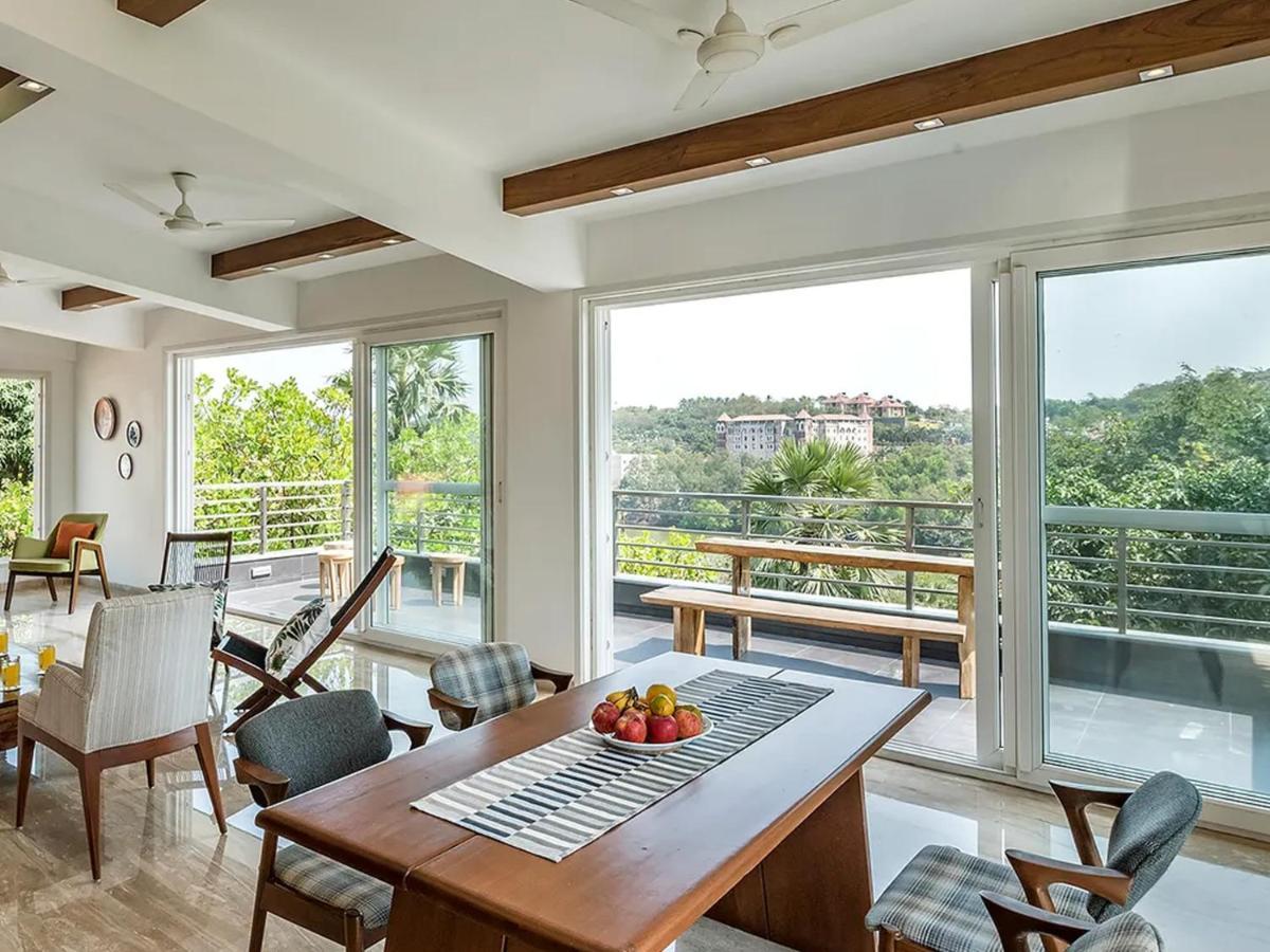 Holiday home Oceanfront 4 Bed Private Pool Gorai Near Mumbai