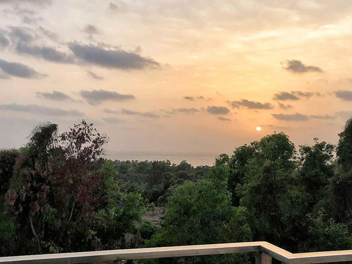 Oceanfront 4 Bed Private Pool Gorai Near Holiday home Mumbai