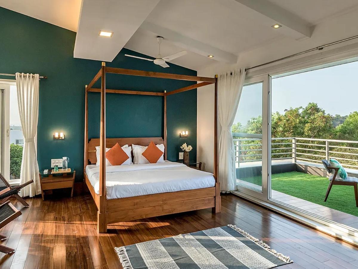 Oceanfront 4 Bed Private Pool Gorai Near Holiday home