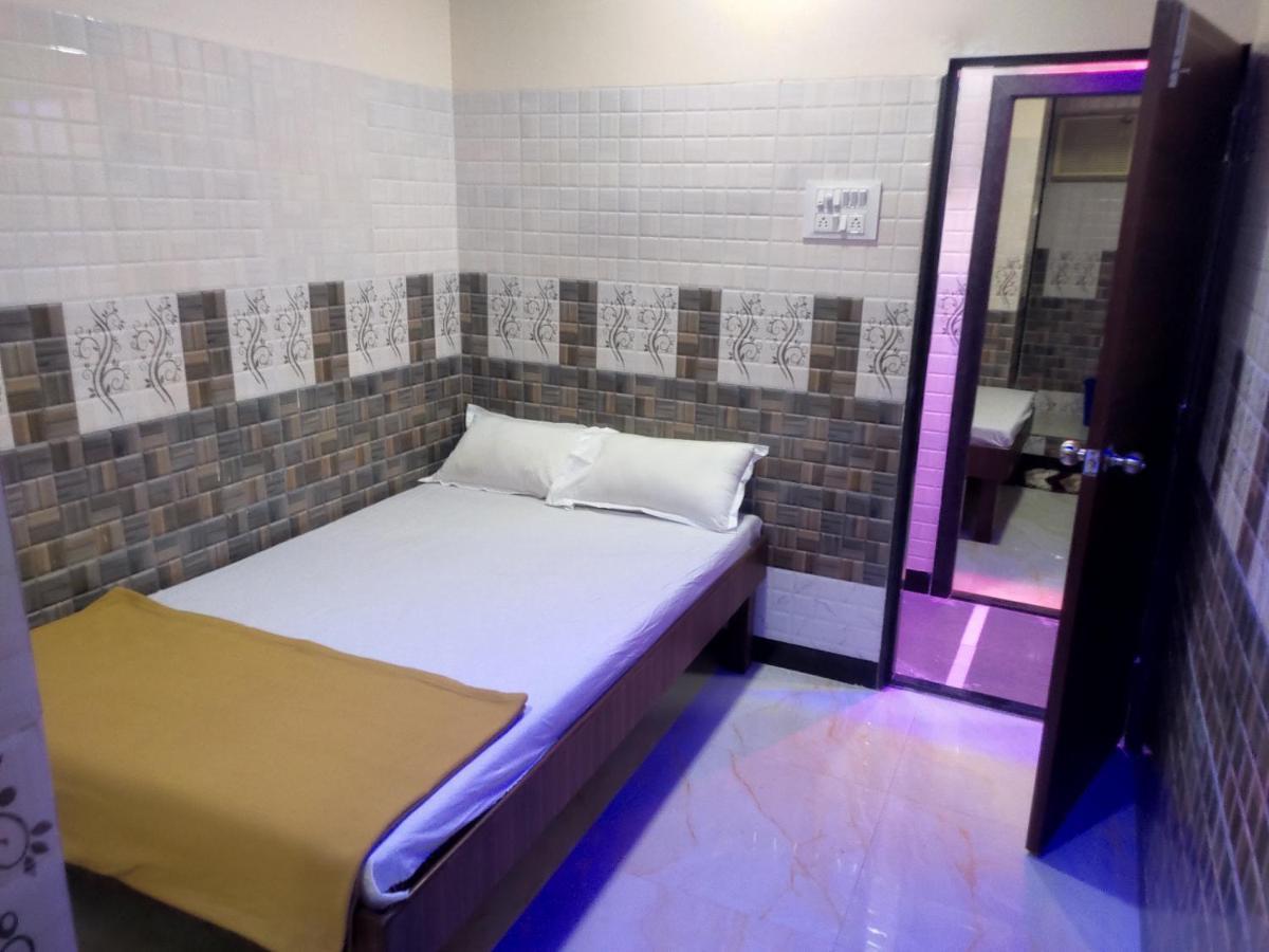 Madhu Palace Lodging Guest house Mumbai