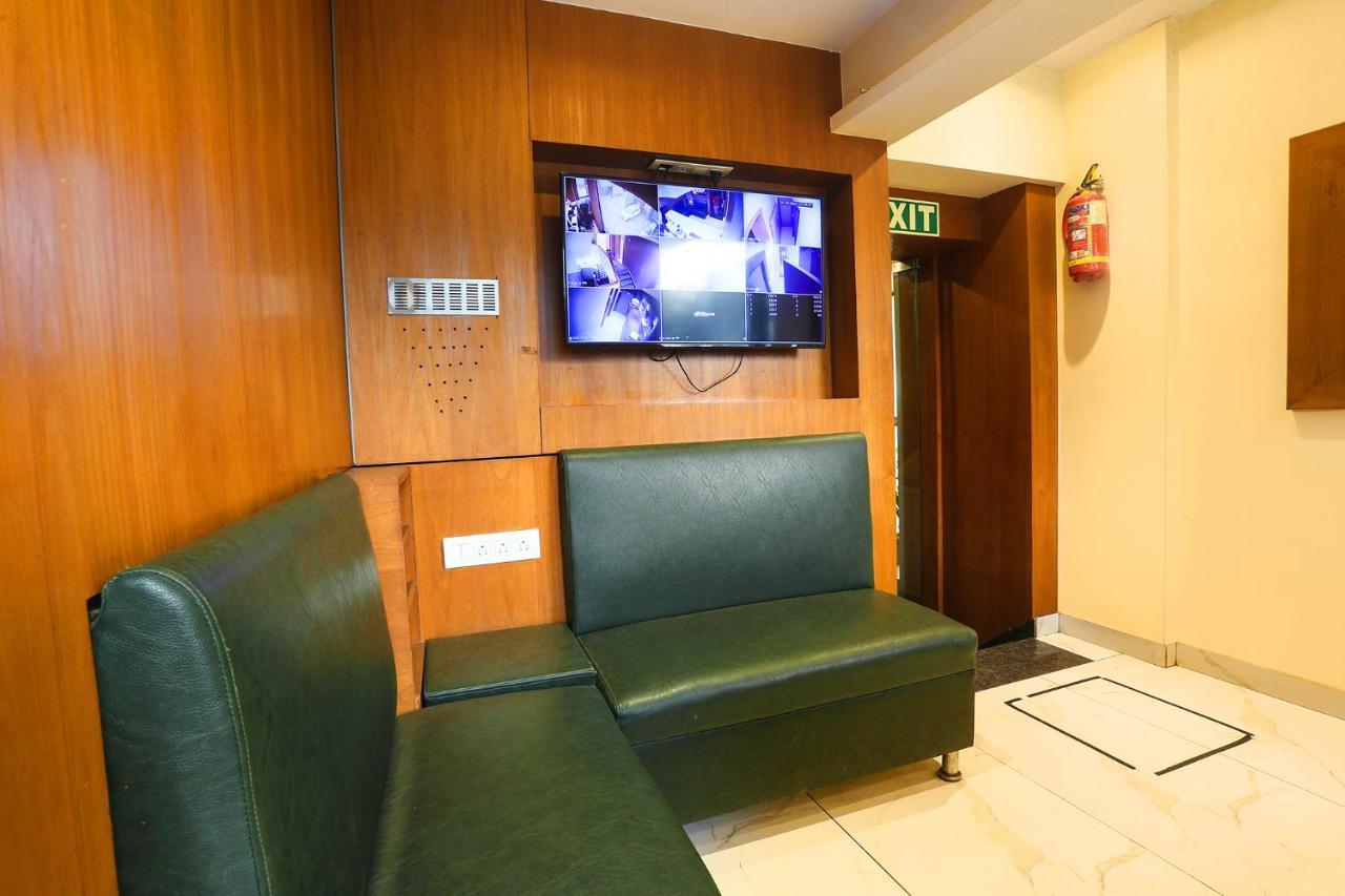 Hotel Fabhotel West - Nr International Airport