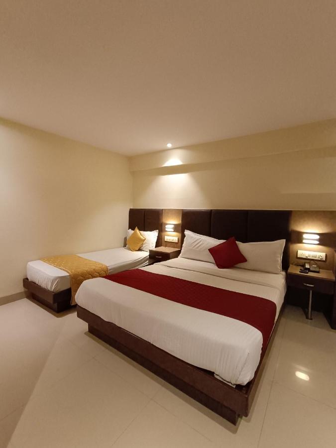 Hotel West Inn-near International Airport