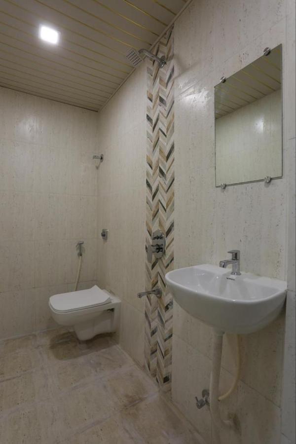 Crown Near Nesco Center-oberoi Mall Goregaon East Guest house Mumbai