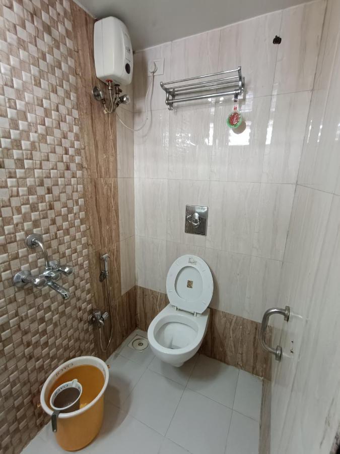 Amber-colaba 3*