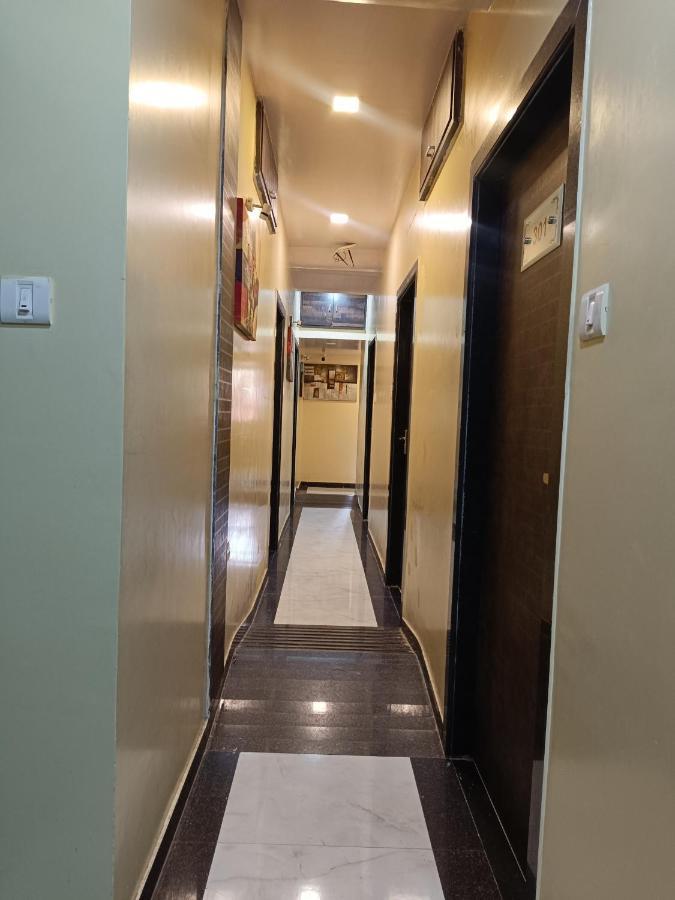 Amber-colaba 3*
