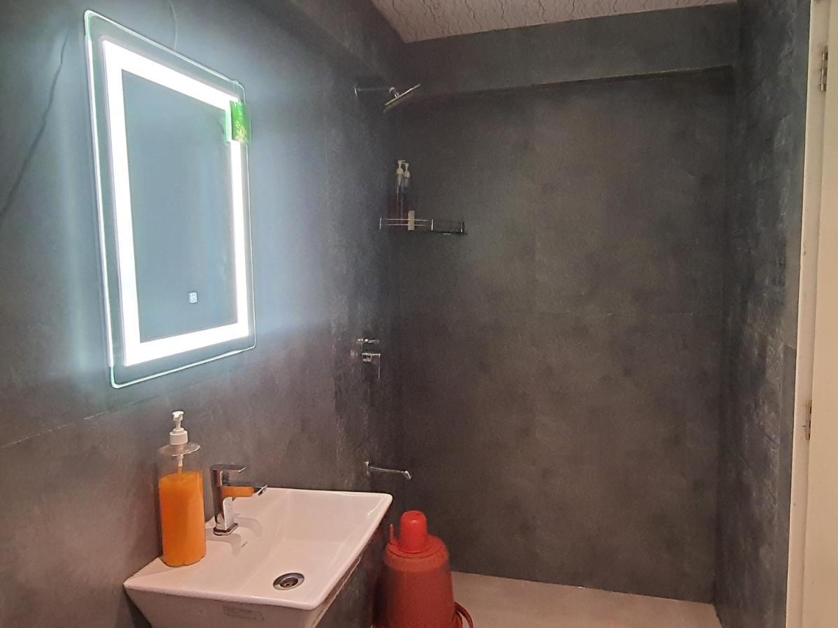 Apartment Osi Andheri East