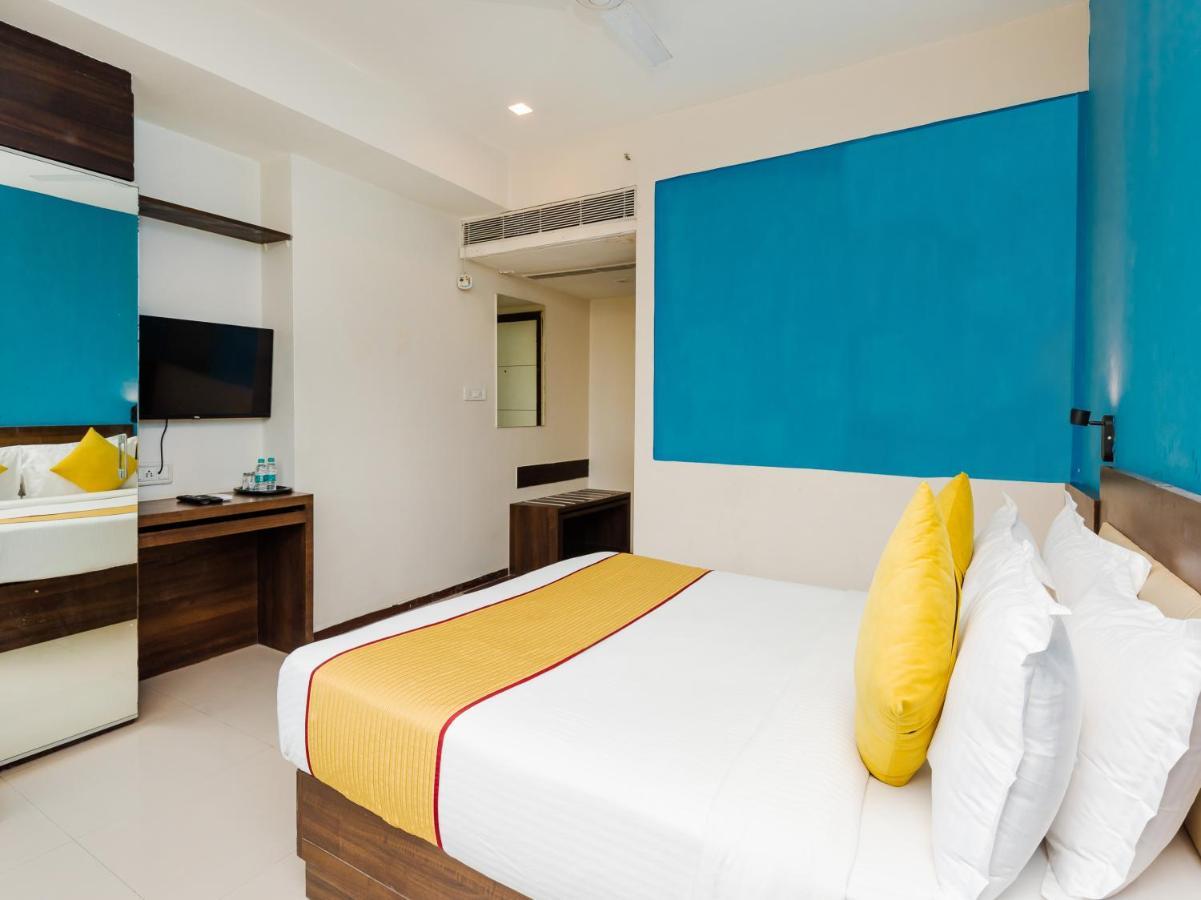 Hotel Aura - Near Malad Link Road Mumbai